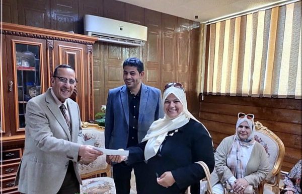 محافظ شمال سيناء يكرم مدربي ومتدربات مشروع السجاد اليدوي (صور) - 3 - سيناء الإخبارية