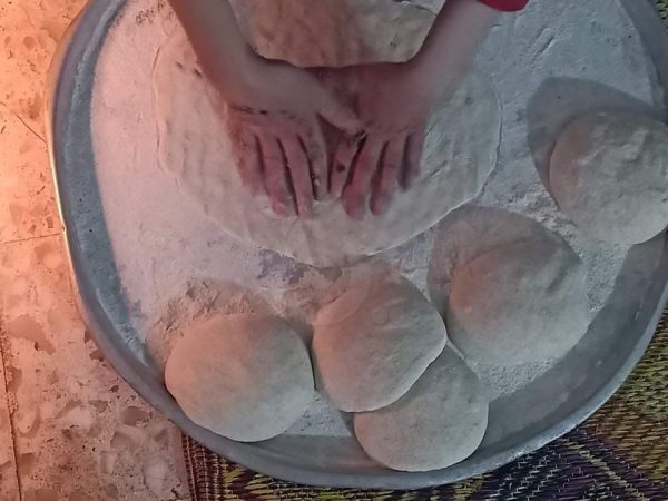 صور| أبرز مظاهر الاحتفال بشم النسيم في شمال سيناء.. شواطئ وملاهي وحفلات شواء على الرمال - 1 - سيناء الإخبارية