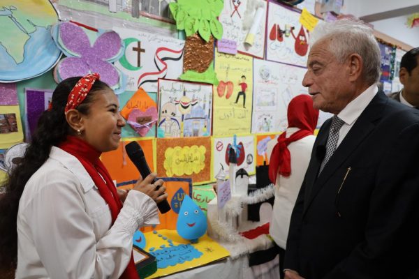 محافظ جنوب سيناء يُفتتح معرض الأنشطة اليدوية والفنية في مدرسة الزهور الثانوية بطور سيناء - 4 - سيناء الإخبارية محافظ جنوب سيناء يُفتتح معرض الأنشطة اليدوية والفنية في مدرسة الزهور الثانوية بطور سيناء - 3 - سيناء الإخبارية
