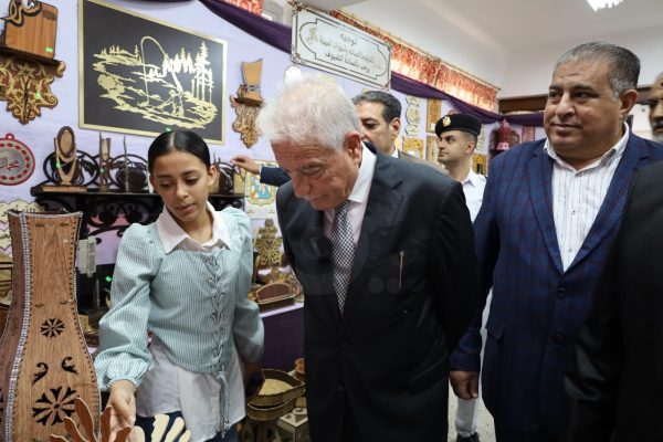 محافظ جنوب سيناء يُفتتح معرض الأنشطة اليدوية والفنية في مدرسة الزهور الثانوية بطور سيناء - 12 - سيناء الإخبارية محافظ جنوب سيناء يُفتتح معرض الأنشطة اليدوية والفنية في مدرسة الزهور الثانوية بطور سيناء - 11 - سيناء الإخبارية