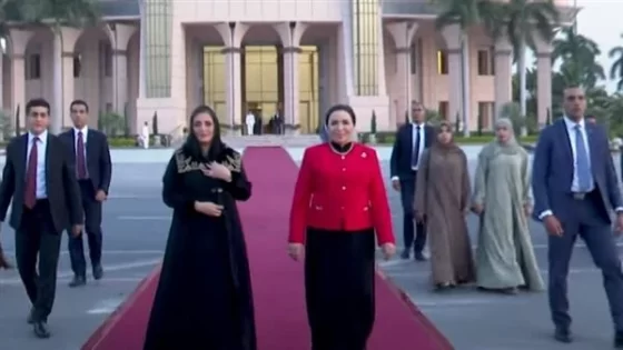 السيدة انتصار السيسي تودع زوجة سلطان عمان بمطار القاهرة