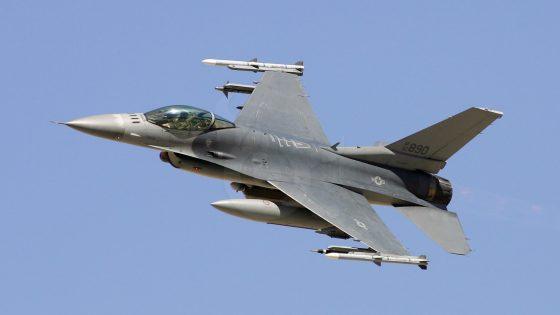 أمريكا تنجح في تجربة التحكم بطائرات F-16 عبر الذكاء الاصطناعي