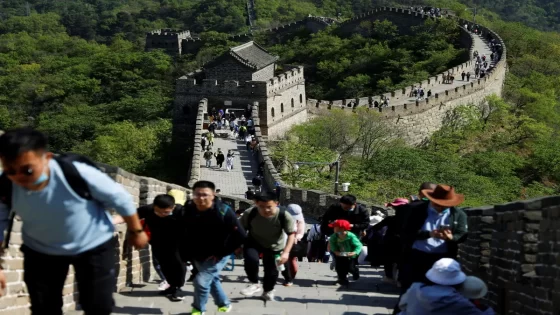 السائحون الصينيون يعيدون الحياة إلى صناعة السفر العالمية