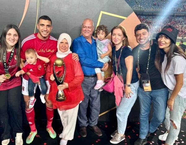 رامي ربيعة: "ملك إفريقيا" بعد تحقيقه إنجاز تاريخي  يحتفل بالبطولة مع أسرته (صور) - 3 - سيناء الإخبارية