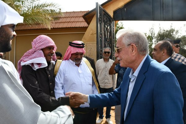 فوده يلتقي مشايخ وعواقل رأس سدر ويٌشيد بهم في مستهل جولته بالمدينة (صور) - 3 - سيناء الإخبارية
