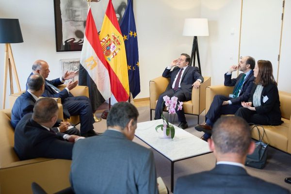 وزير الخارجية المصري يبحث مع نظيره الإسباني جهود تعزيز الاعتراف بالدولة الفلسطينية وتفعيل حل الدولتين - 1 - سيناء الإخبارية