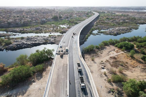 وزير النقل يتابع جاهزية محور بديل خزان أسوان للافتتاح القريب (صور) - 3 - سيناء الإخبارية