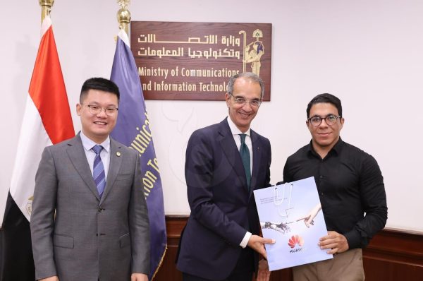 تكريم الشباب الفائزين في مسابقة هواوي العالمية لتكنولوجيا المعلومات والاتصالات - 3 - سيناء الإخبارية