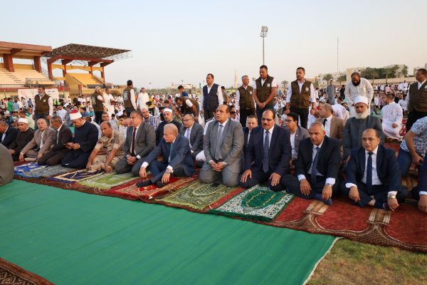 بالصور| محافظ جنوب سيناء يُفرّح قلوب أهالي طور سيناء بالعيدية والبالونات - 11 - سيناء الإخبارية