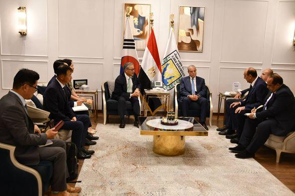 بحث توقيع اتفاقية توامة والتعاون فى المجال السياحى ،بين محافظ جنوب سيناء وسفير كوريا الجنوبية - 3 - سيناء الإخبارية