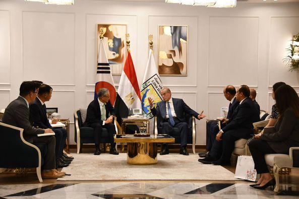 بحث توقيع اتفاقية توامة والتعاون فى المجال السياحى ،بين محافظ جنوب سيناء وسفير كوريا الجنوبية - 1 - سيناء الإخبارية