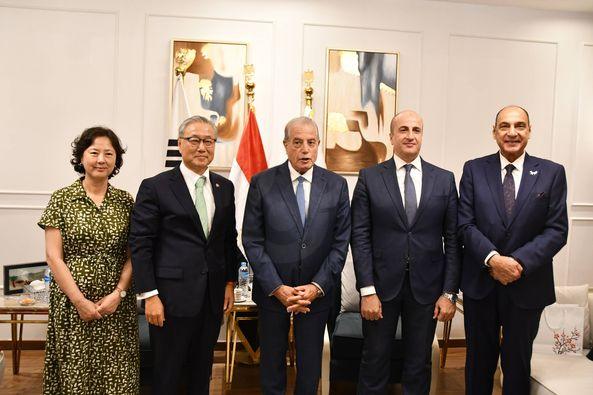 بحث توقيع اتفاقية توامة والتعاون فى المجال السياحى ،بين محافظ جنوب سيناء وسفير كوريا الجنوبية - 5 - سيناء الإخبارية