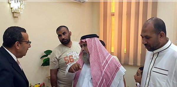 مشايخ القبائل والعواقل والفلسطينيين يهنئون محافظ شمال سيناء بالعيد (صور) - 7 - سيناء الإخبارية مشايخ القبائل والعواقل والفلسطينيين يهنئون محافظ شمال سيناء بالعيد