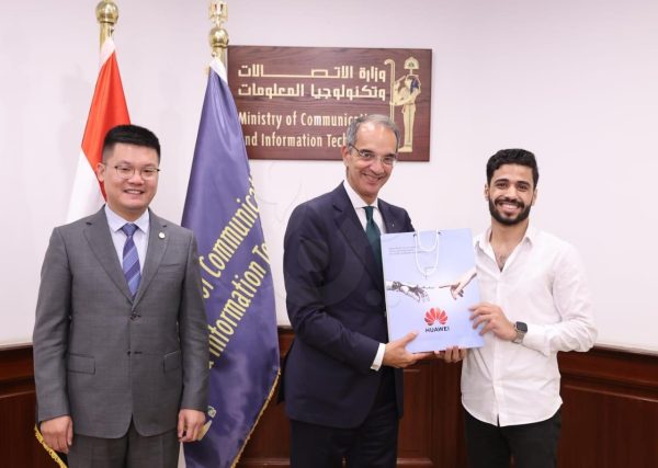 تكريم الشباب الفائزين في مسابقة هواوي العالمية لتكنولوجيا المعلومات والاتصالات - 11 - سيناء الإخبارية