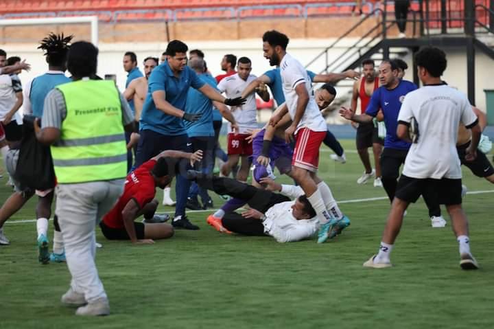 اشتباكات بين لاعبي حرس الحدود ونادي سبورتنج بعد ضياع حلم الصعود للدوري الممتاز - 3 - سيناء الإخبارية