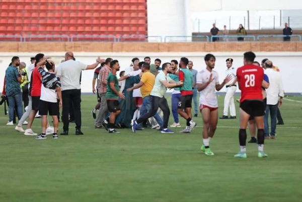 اشتباكات بين لاعبي حرس الحدود ونادي سبورتنج بعد ضياع حلم الصعود للدوري الممتاز - 7 - سيناء الإخبارية