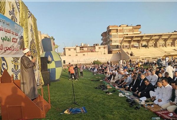 محافظ شمال سيناء يؤدي صلاة عيد الأضحى ويؤكد على استمرار عمل المرافق والخدمات (صور) - 21 - سيناء الإخبارية