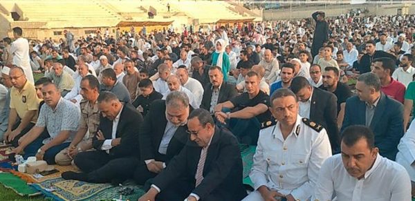 محافظ شمال سيناء يؤدي صلاة عيد الأضحى ويؤكد على استمرار عمل المرافق والخدمات (صور) - 23 - سيناء الإخبارية