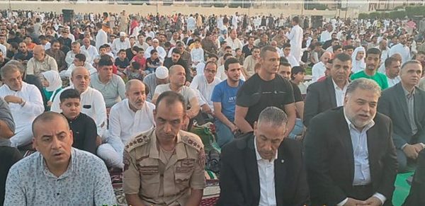 محافظ شمال سيناء يؤدي صلاة عيد الأضحى ويؤكد على استمرار عمل المرافق والخدمات (صور) - 9 - سيناء الإخبارية