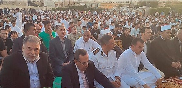 محافظ شمال سيناء يؤدي صلاة عيد الأضحى ويؤكد على استمرار عمل المرافق والخدمات (صور) - 11 - سيناء الإخبارية