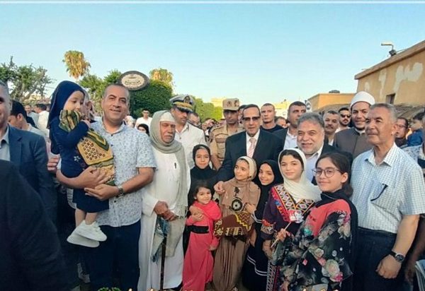 محافظ شمال سيناء يؤدي صلاة عيد الأضحى ويؤكد على استمرار عمل المرافق والخدمات (صور) - 15 - سيناء الإخبارية