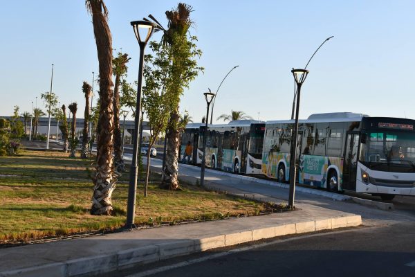 فودة يتابع تشغيل أول 5 حافلات كهربائية صديقة للبيئة في شرم الشيخ (صور) - 3 - سيناء الإخبارية