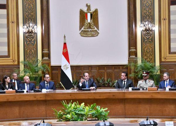 الرئيس السيسى يجتمع بالحكومة الجديدة والمحافظين ونوابهم ويوجه الشكر للسابقين - 3 - سيناء الإخبارية