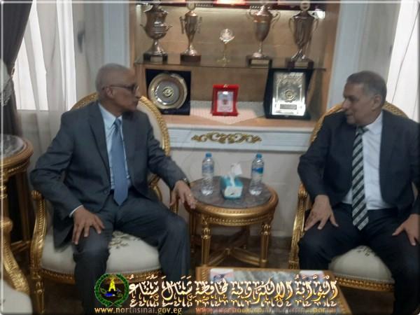محافظ شمال سيناء يقدم واجب العزاء في وفاة والدة مدير الأمن - 1 - سيناء الإخبارية