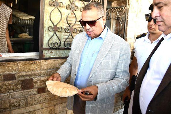 خالد مبارك يتابع منظومة الخبز المدعم بمدينة الطور - 3 - سيناء الإخبارية