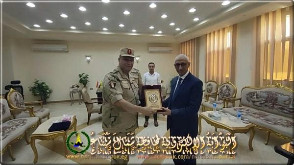 خالد مجاور يستقبل قائد قوات شرق القناة لمكافحة الإرهاب للتهنئة - 3 - سيناء الإخبارية