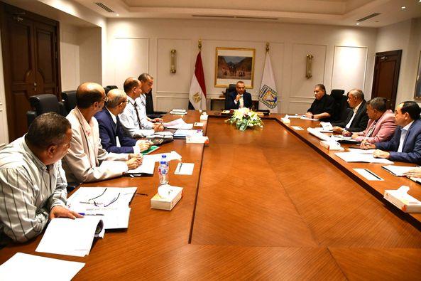 محافظ جنوب سيناء : الاحترام المتبادل وفن التعامل مع المواطن هو أساس النجاح - 1 - سيناء الإخبارية