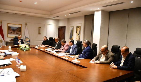 محافظ جنوب سيناء : الاحترام المتبادل وفن التعامل مع المواطن هو أساس النجاح - 3 - سيناء الإخبارية