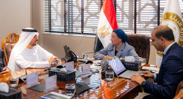 وزيرة البيئة تبحث مع ممثلي مجموعة البيئة الإماراتية فرص التعاون للاستثمار في مجال إدارة المخلفات - 1 - سيناء الإخبارية