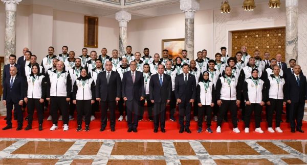 بالصور..الرئيس السيسي يستقبل اللاعبين والمدربين الحاصلين على ميداليات ذهبية ببطولة الألعاب الإفريقية - 9 - سيناء الإخبارية