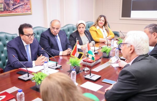 نائب رئيس مجلس الوزراء ووزير الصحة يستقبل وزير الصحة الفلسطيني لمناقشة تعزيز التعاون - 3 - سيناء الإخبارية