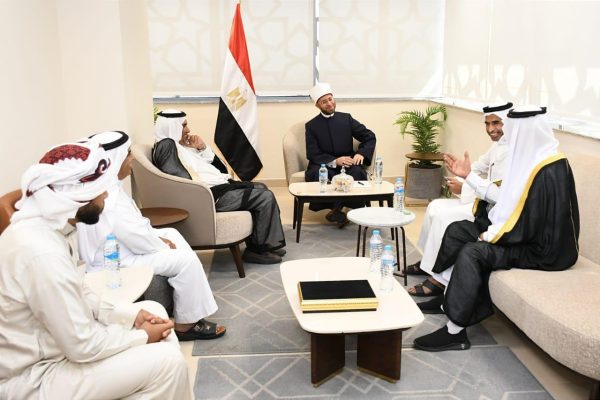 أسامة الازهرى يستقبل وفدًا من شيوخ شمال سيناء والهلال الأحمر - 1 - سيناء الإخبارية