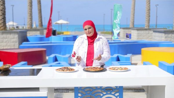 مهرجان العلمين الجديدة.. شيفات قناة "سفرة" يتألقون بوصفات لأكلات شهية للجمهور - 1 - سيناء الإخبارية