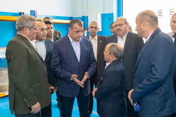 وزير الإنتاج الحربي يتفقد "هليوبوليس للصناعات الكيماوية" ويؤكد تطوير خطوط الإنتاج - 3 - سيناء الإخبارية