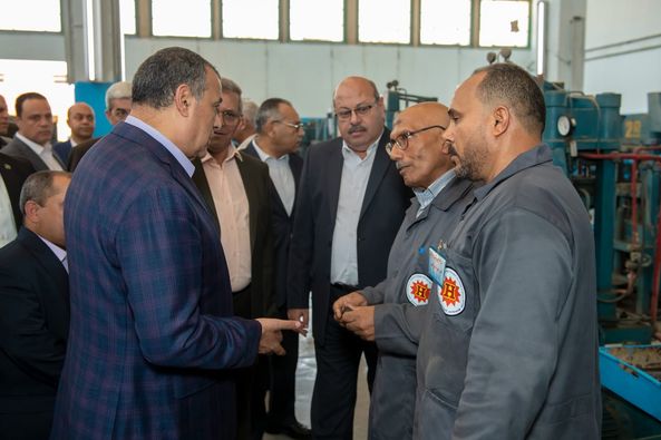 وزير الإنتاج الحربي يتفقد "هليوبوليس للصناعات الكيماوية" ويؤكد تطوير خطوط الإنتاج - 5 - سيناء الإخبارية
