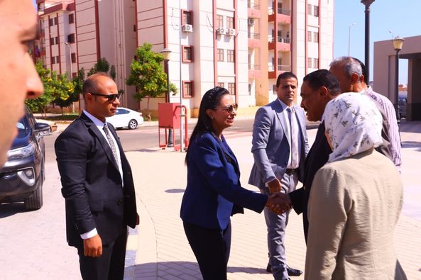 وزيرة التضامن ومحافظ مطروح يتفقدان مجمع «تحيا مصر» للخدمات الحكومية بالعلمين - 7 - سيناء الإخبارية