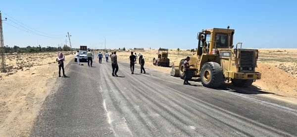 محافظ شمال سيناء يوجه ببدء العمل في رفع كفاءة الطريق الدولي - 5 - سيناء الإخبارية