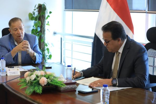 خالد عبد الغفار : الدولة المصرية حريصة على جذب الاستثمارات في القطاع الصحي - 1 - سيناء الإخبارية