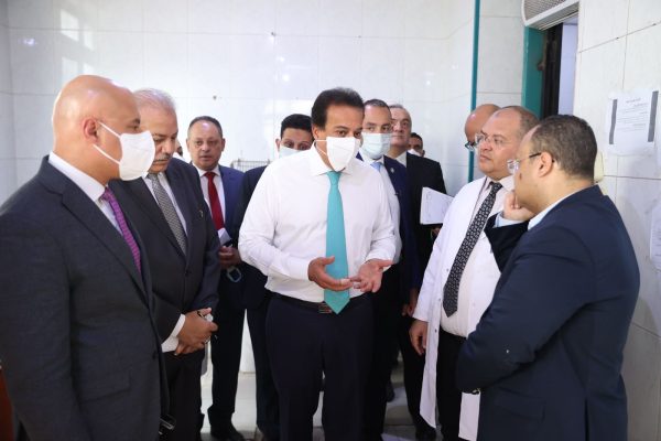وزير الصحة يتفقد مستشفى صدر العباسية ويوجه بتسريع وتيرة التطوير وفقًا للجداول الزمنية المحددة - 3 - سيناء الإخبارية