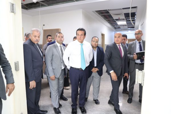 وزير الصحة يتفقد مستشفى صدر العباسية ويوجه بتسريع وتيرة التطوير وفقًا للجداول الزمنية المحددة - 3 - سيناء الإخبارية