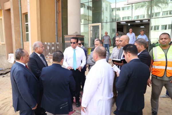 وزير الصحة يتفقد مستشفى صدر العباسية ويوجه بتسريع وتيرة التطوير وفقًا للجداول الزمنية المحددة - 5 - سيناء الإخبارية