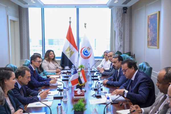 وزير الصحة يستقبل السفير الفرنسي بالقاهرة لبحث سبل التعاون بين البلدين في القطاع الصحي - 7 - سيناء الإخبارية