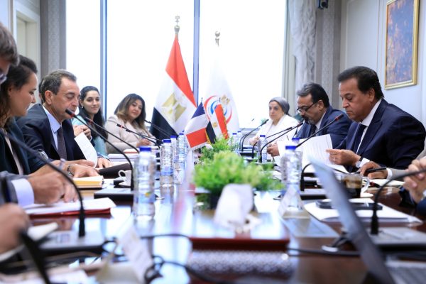 وزير الصحة يستقبل السفير الفرنسي بالقاهرة لبحث سبل التعاون بين البلدين في القطاع الصحي - 3 - سيناء الإخبارية