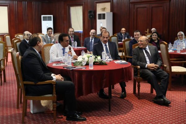وزير الصحة والسكان يشهد فعاليات ورشة عمل لقيادات الوزارة حول "تنمية القدرات والموارد البشرية" - 1 - سيناء الإخبارية