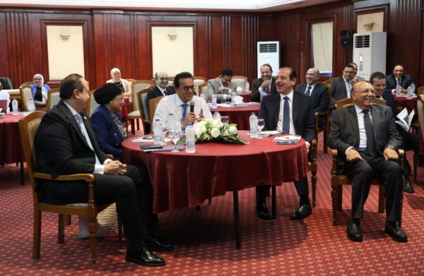 وزير الصحة والسكان يشهد فعاليات ورشة عمل لقيادات الوزارة حول "تنمية القدرات والموارد البشرية" - 11 - سيناء الإخبارية
