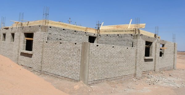 محافظ جنوب سيناء يتفقد قرية النقب ويتابع مشروع إنشاء 120 منزل بدوي - 5 - سيناء الإخبارية